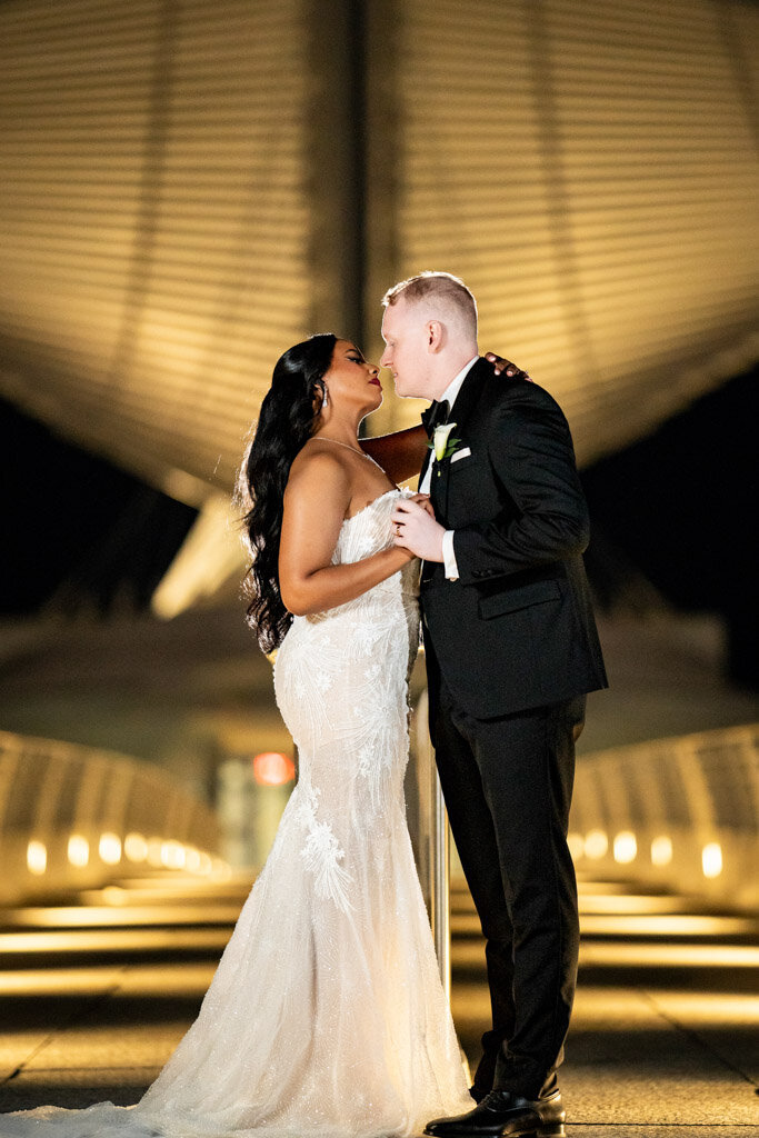 130-Milwaukee-Art-Mueseum-Wedding-Lauren-Ashley-Studios