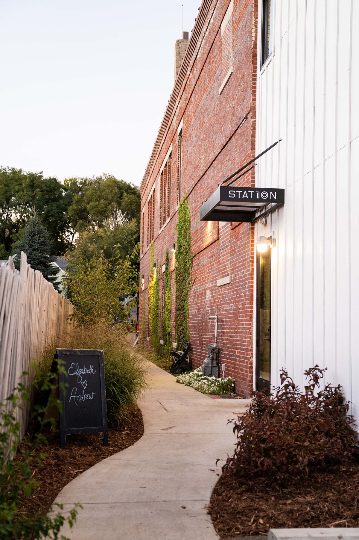 elizabeth-andrew-st-thomas-more-catholic-wedding-photo-38