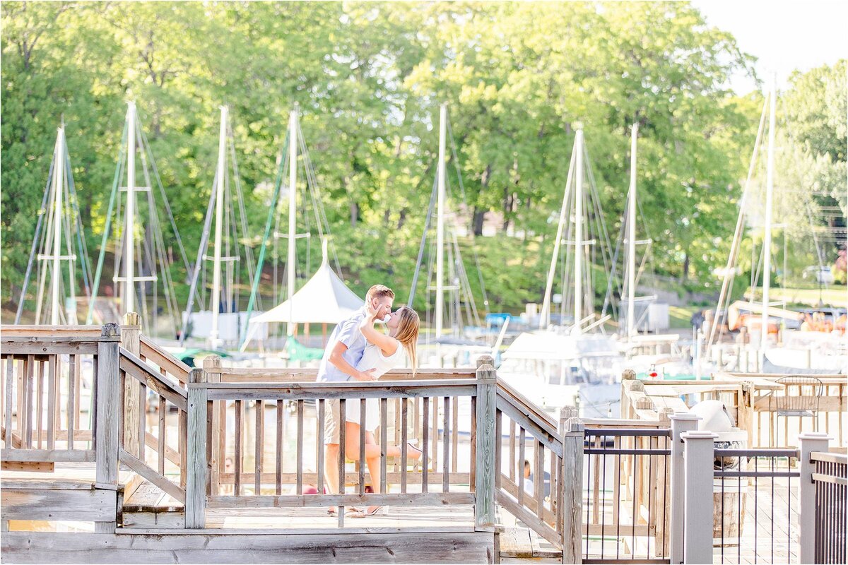 downtown-south-haven-michigan-engagement-photos
