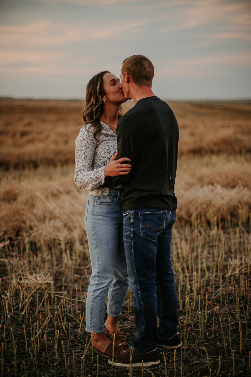 lumy+co_badlands-local-buffalo-jump-engagement-photographer-41