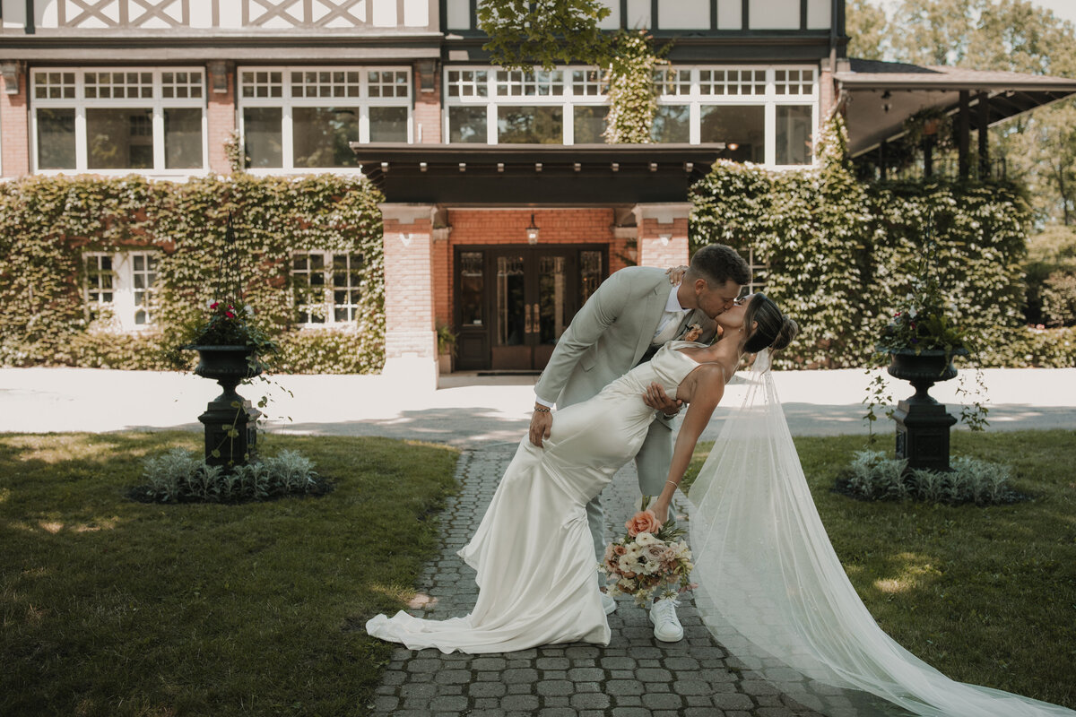 brooke-max-wedding-ancaster-summer-vintage-romantic-tamahaac-club-hamilton-139