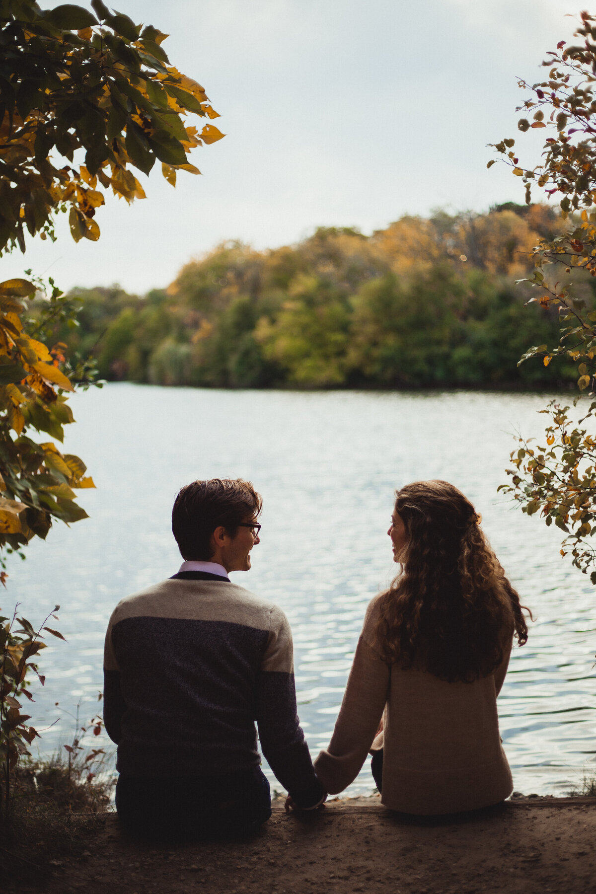 Artistic couples photograph on the lake at sunset.