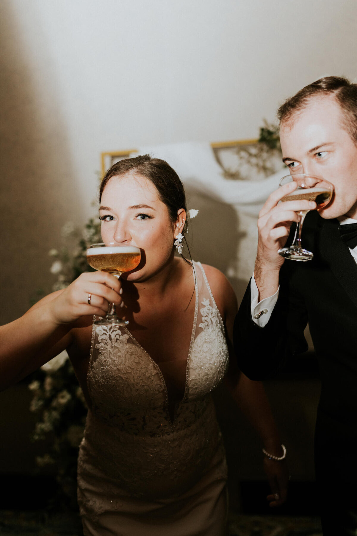 couple-drinking-champagne