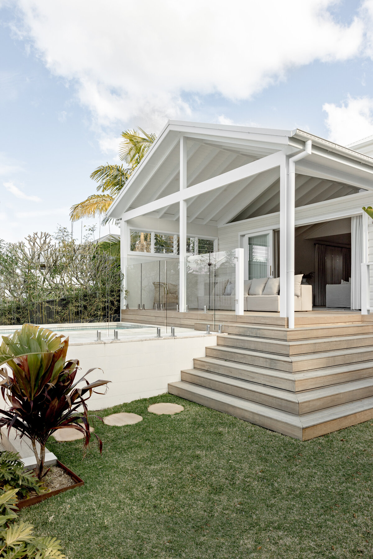 jesse-mccabe-granny-flat-renovation-exterior-deck-kahibah-nsw