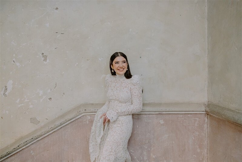 Bridal portraits in the courtyard at General Prim in Mexico City