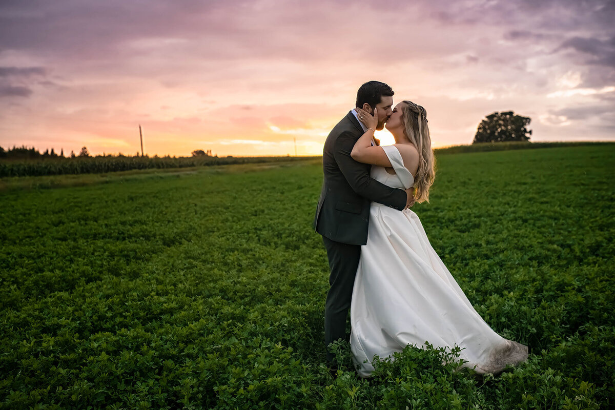 beautiful sunset during couple photo session easterntownships quebec