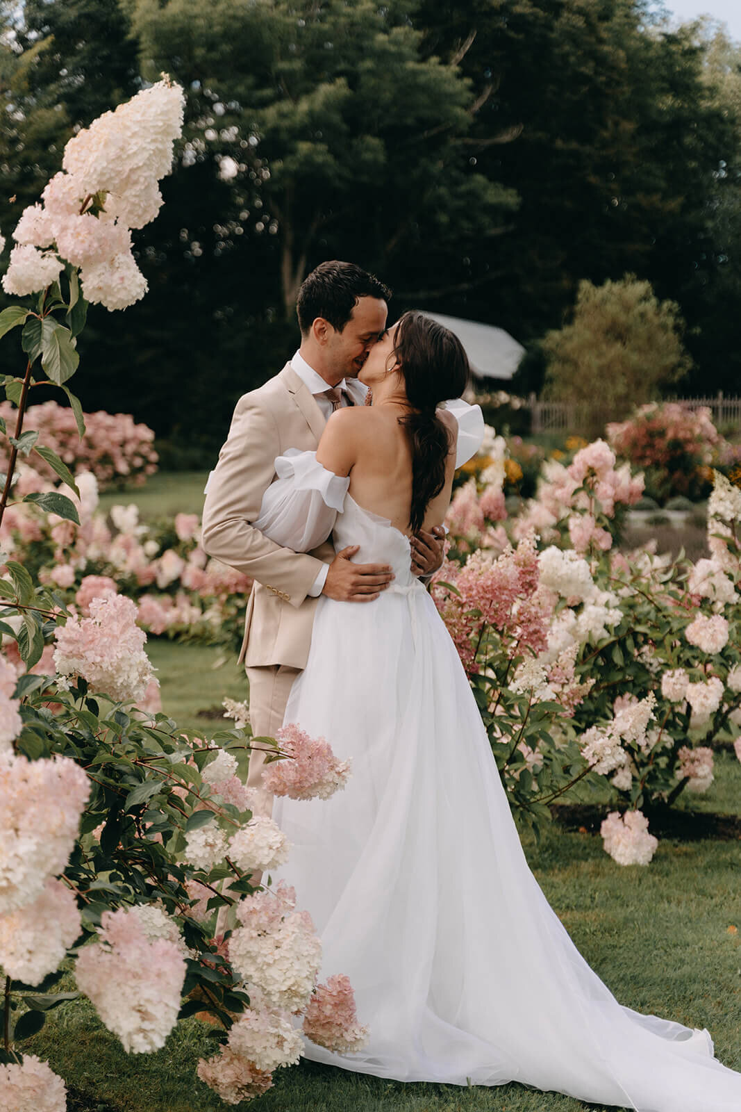 12.bride-groom-kiss-pink-hydrangea-garden-blush-suit