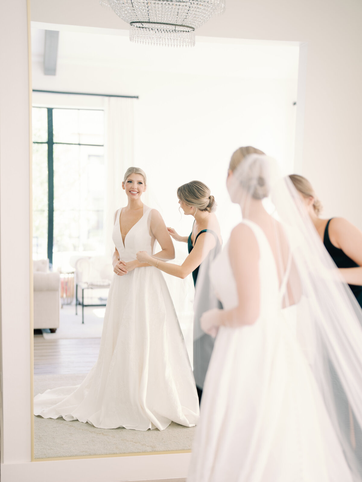 the-arlo-elegant-bride-paige-vaughn-photo