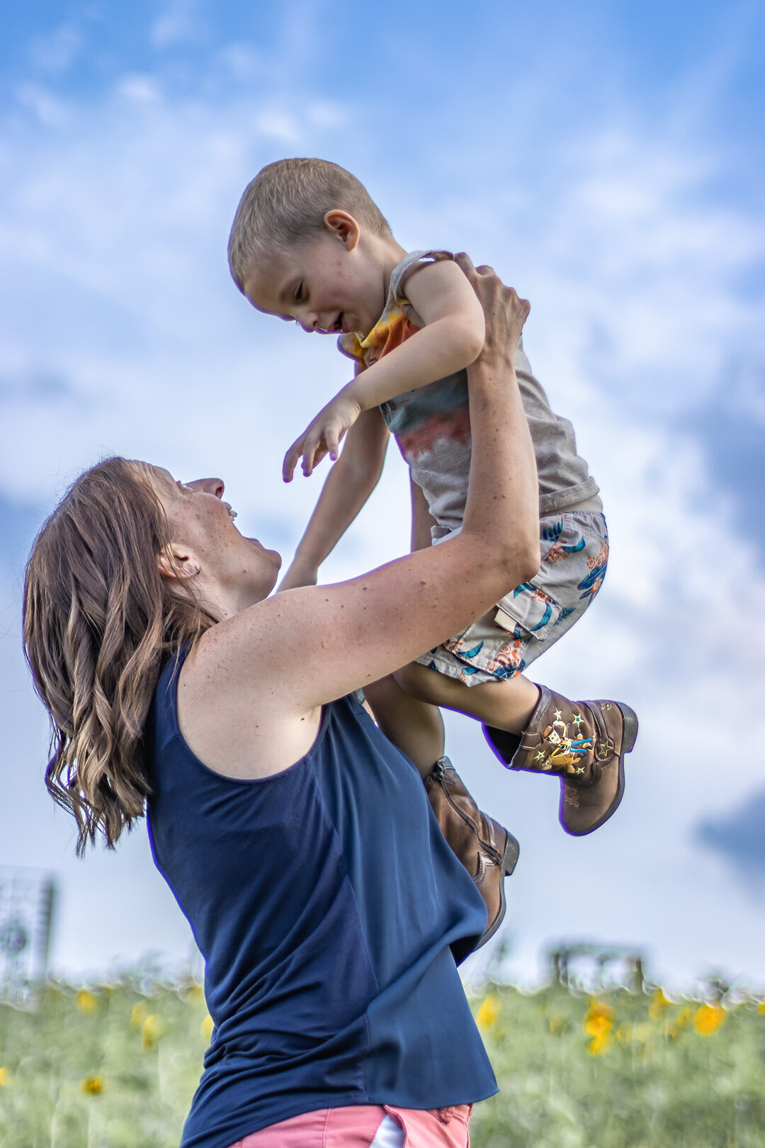 2022SinklandFarms-Sunfllower-Festival_family_mom-son-photos_social-media_website-3357