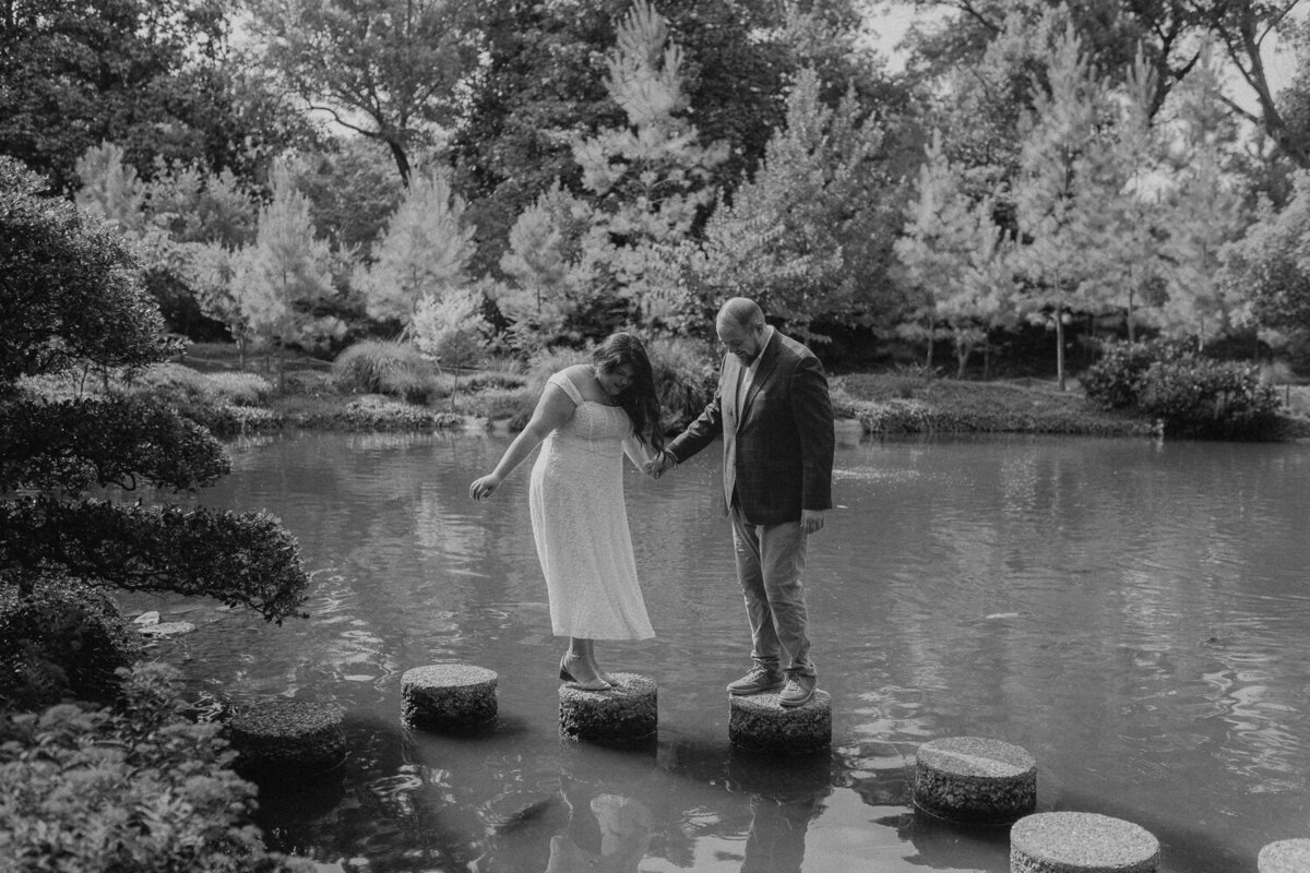 fort-worth-botanic-gardens-engagement-13