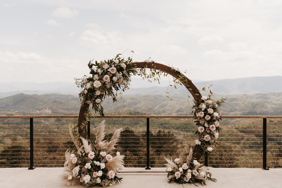 gatlinburg-tn-destination-wedding-venue-boho-decor-ideas