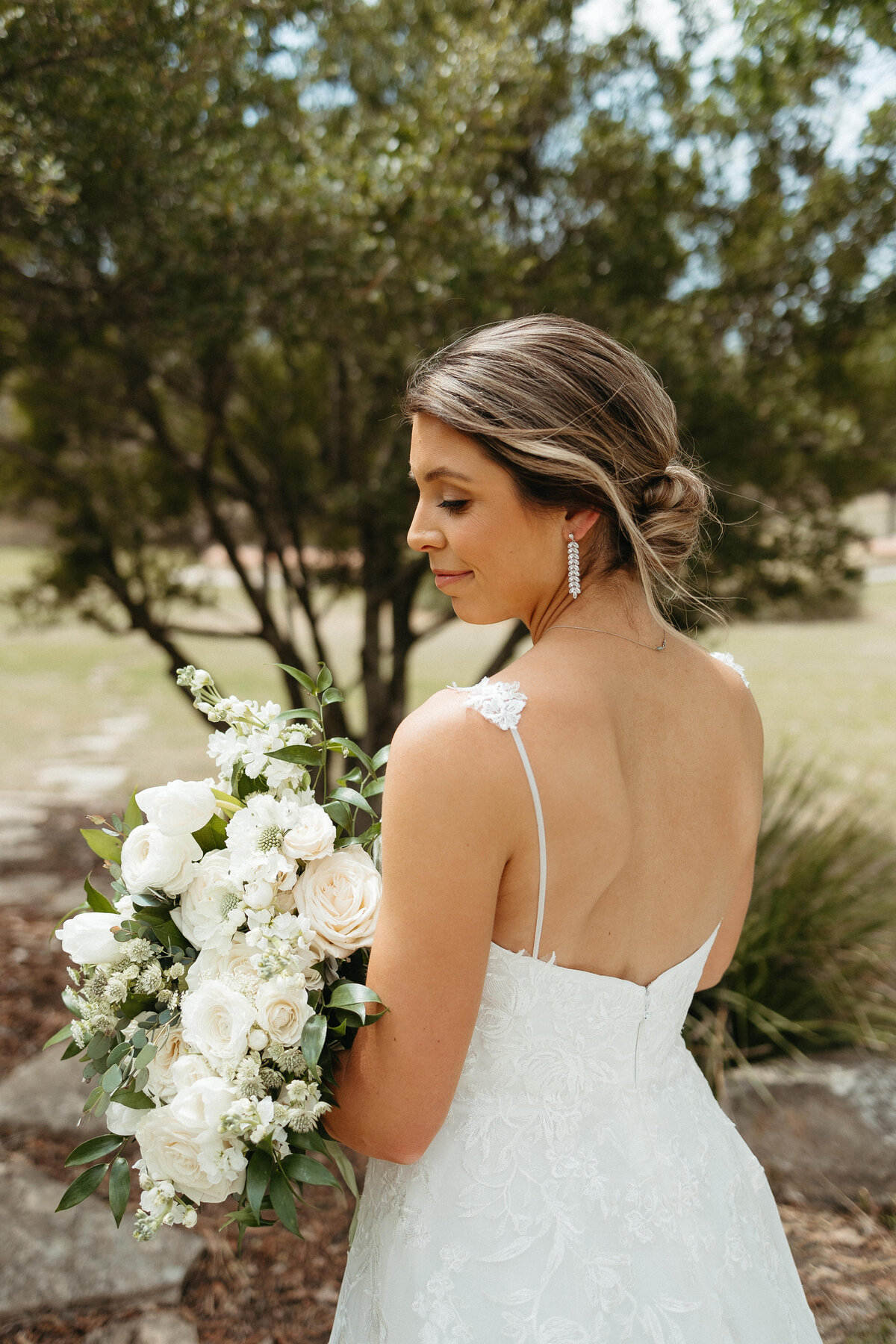 La-bonne-vie-ranch-bridal-session-texas-wedding-photographer-leah-thomason-6