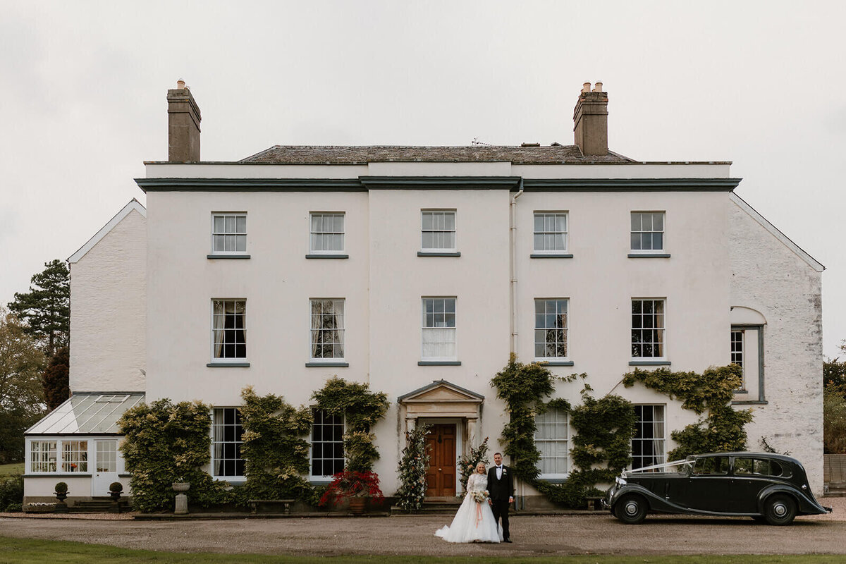 Issy-and-Bella-Floral-Design-Wedding-Florist-Herefordshire-Sant-Ffraed-House14