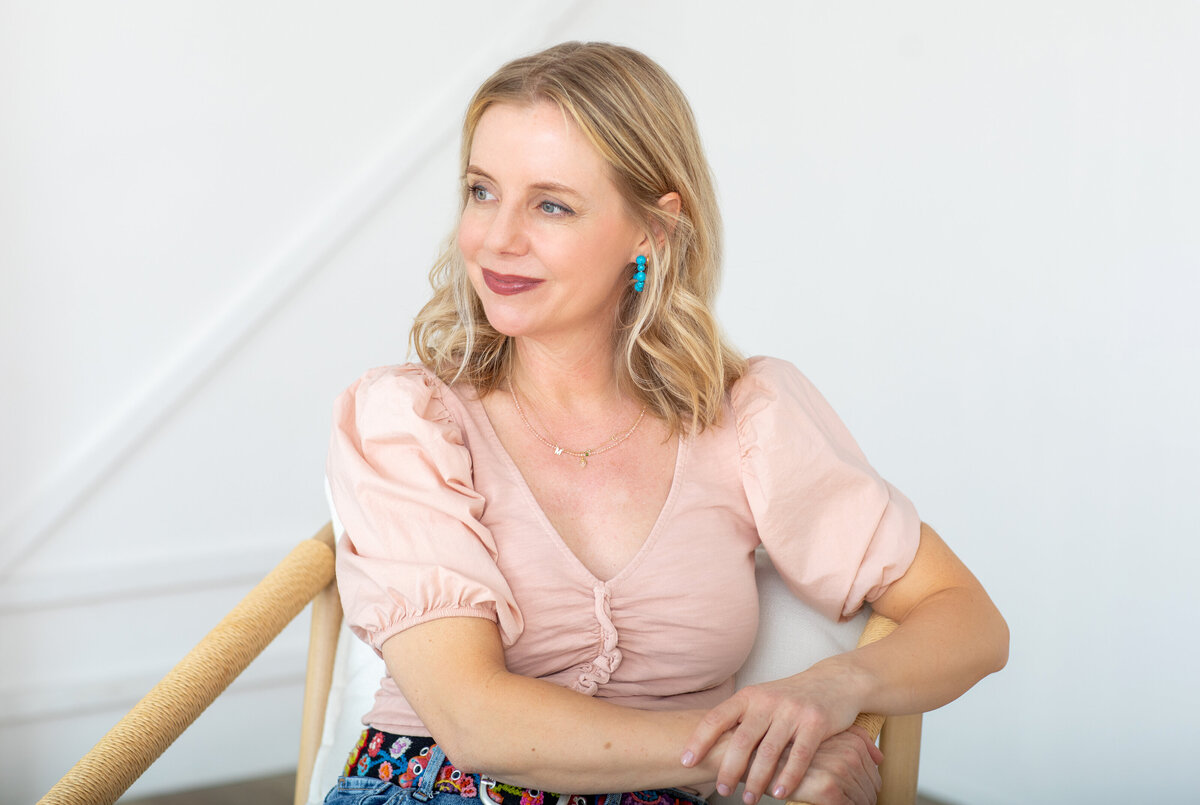 Warm and approachable woman in a lifestyle branding portrait