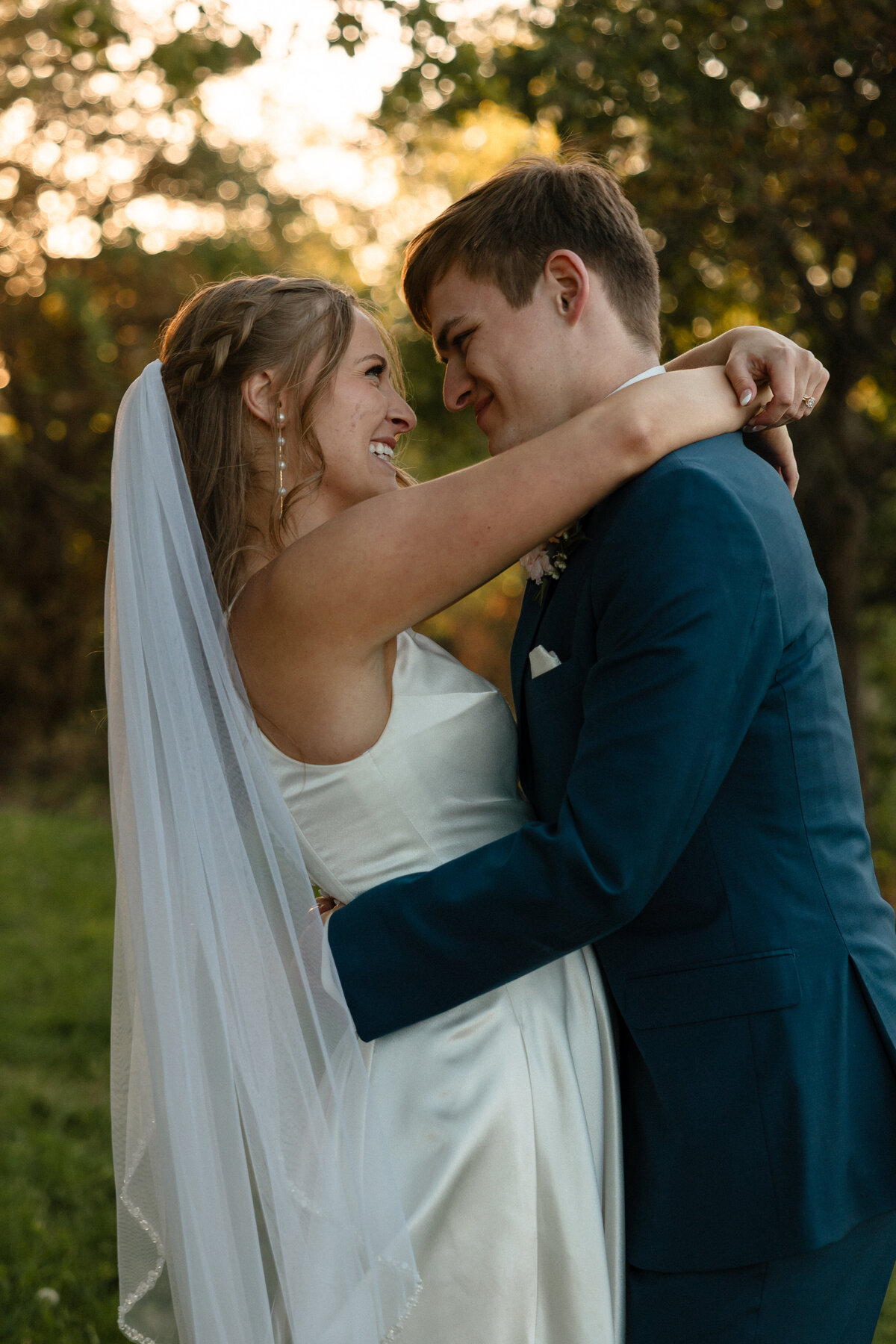 Sydney and Brant's Rustic Midwest Wedding Photography-666