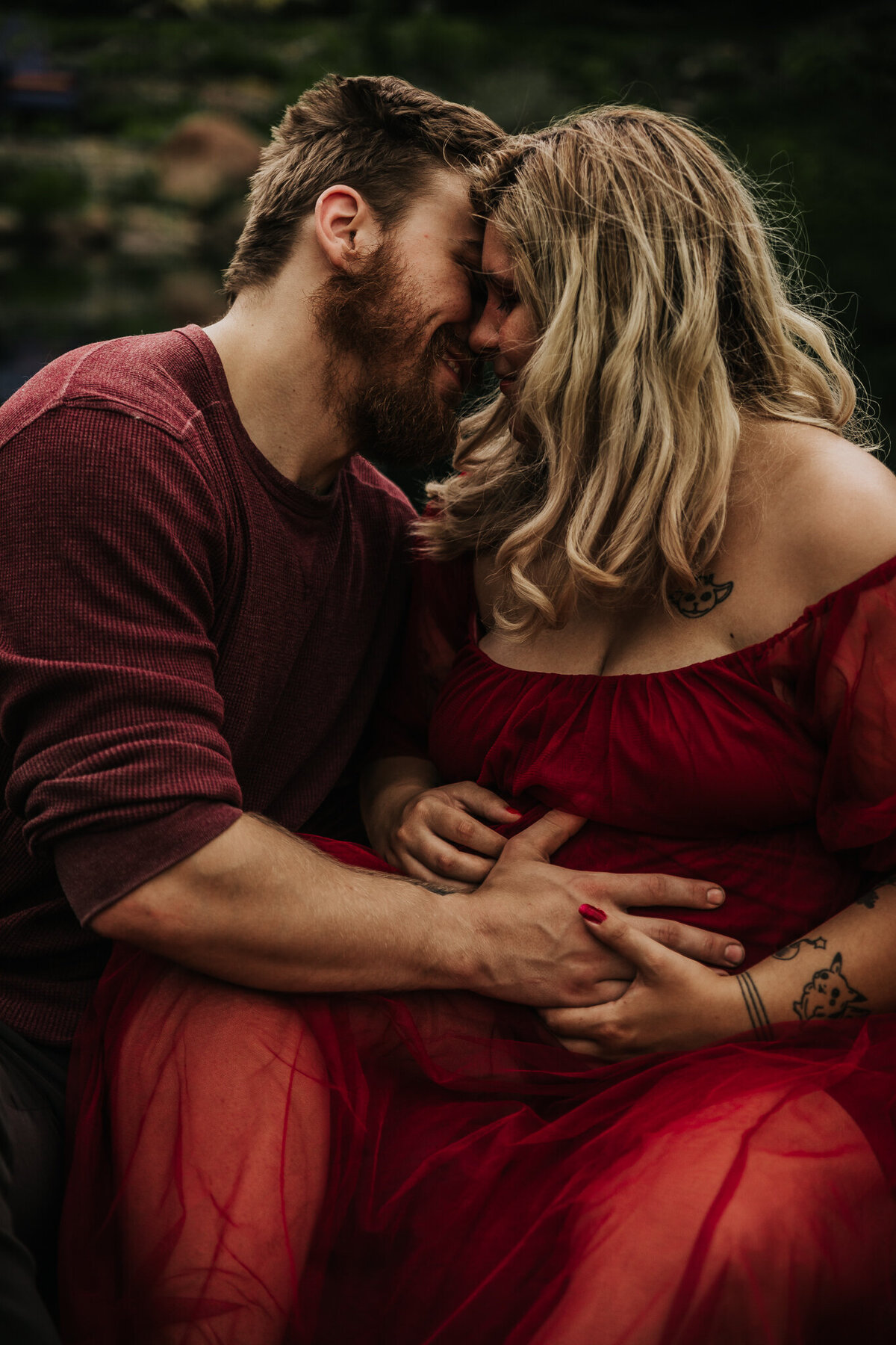 Maternity photoshoot in a canoe at Hamstra Gardens in Wheatfield, IN