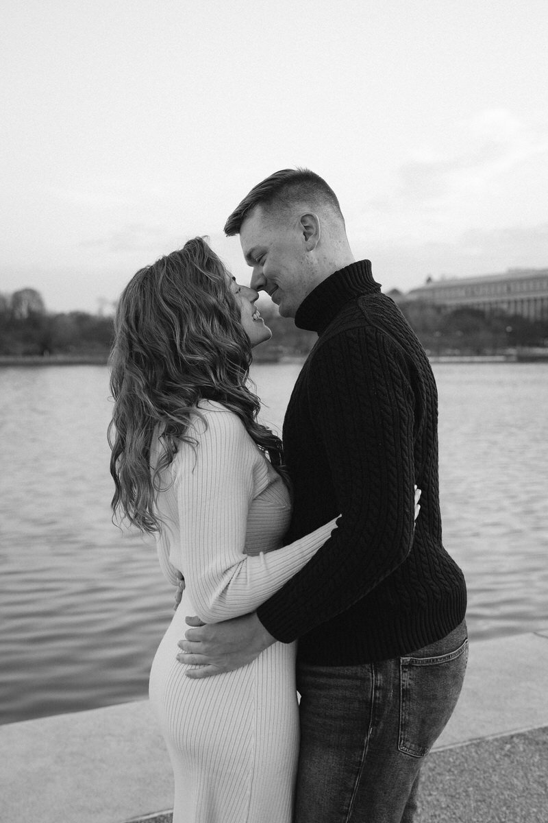 A sunrise engagement session at the Jefferson Memorial