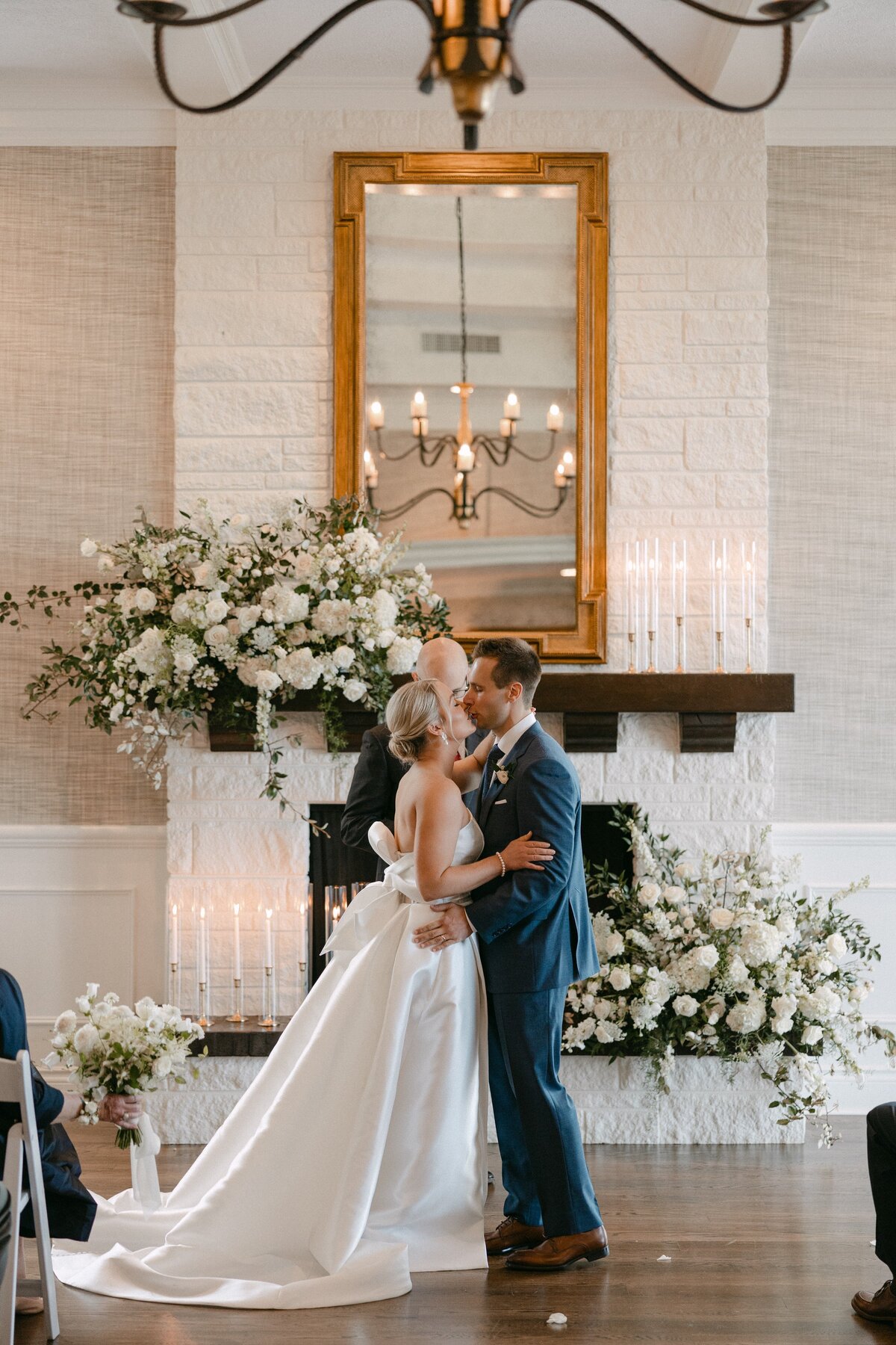 sloan-daniel-wichita-country-club-wedding-kayxbee-445