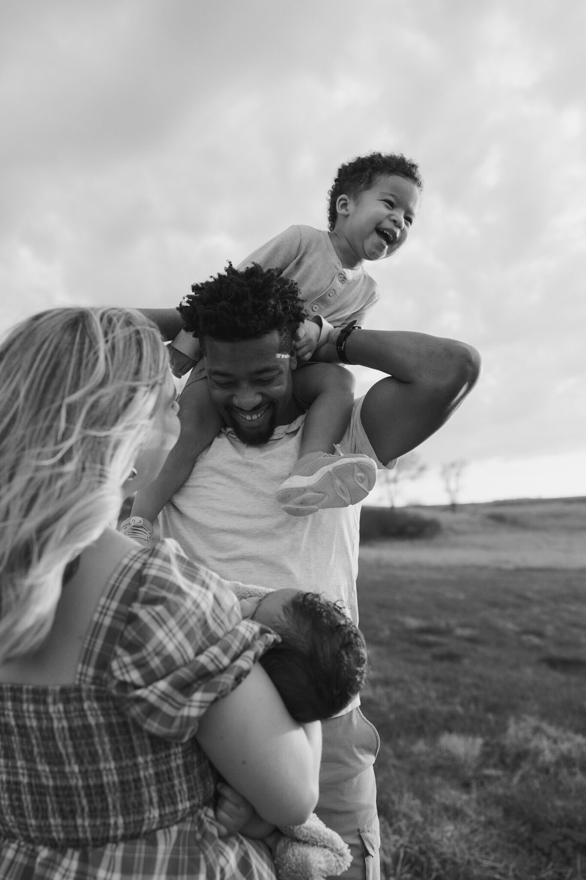 in home family photos, midwest family photographer, documentary photographer, sioux falls family photographer, rcc photography-04