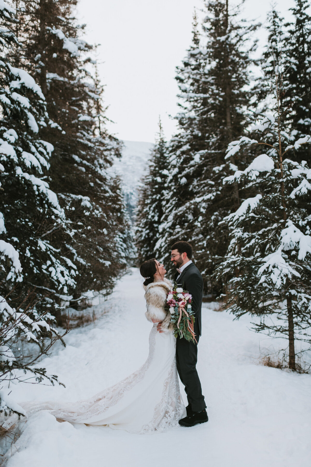 winter-elopement-alaska3