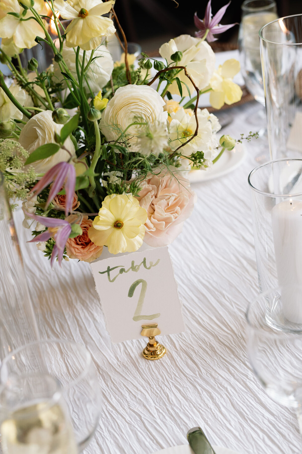 61-wedding-reception-tablescape-flowers