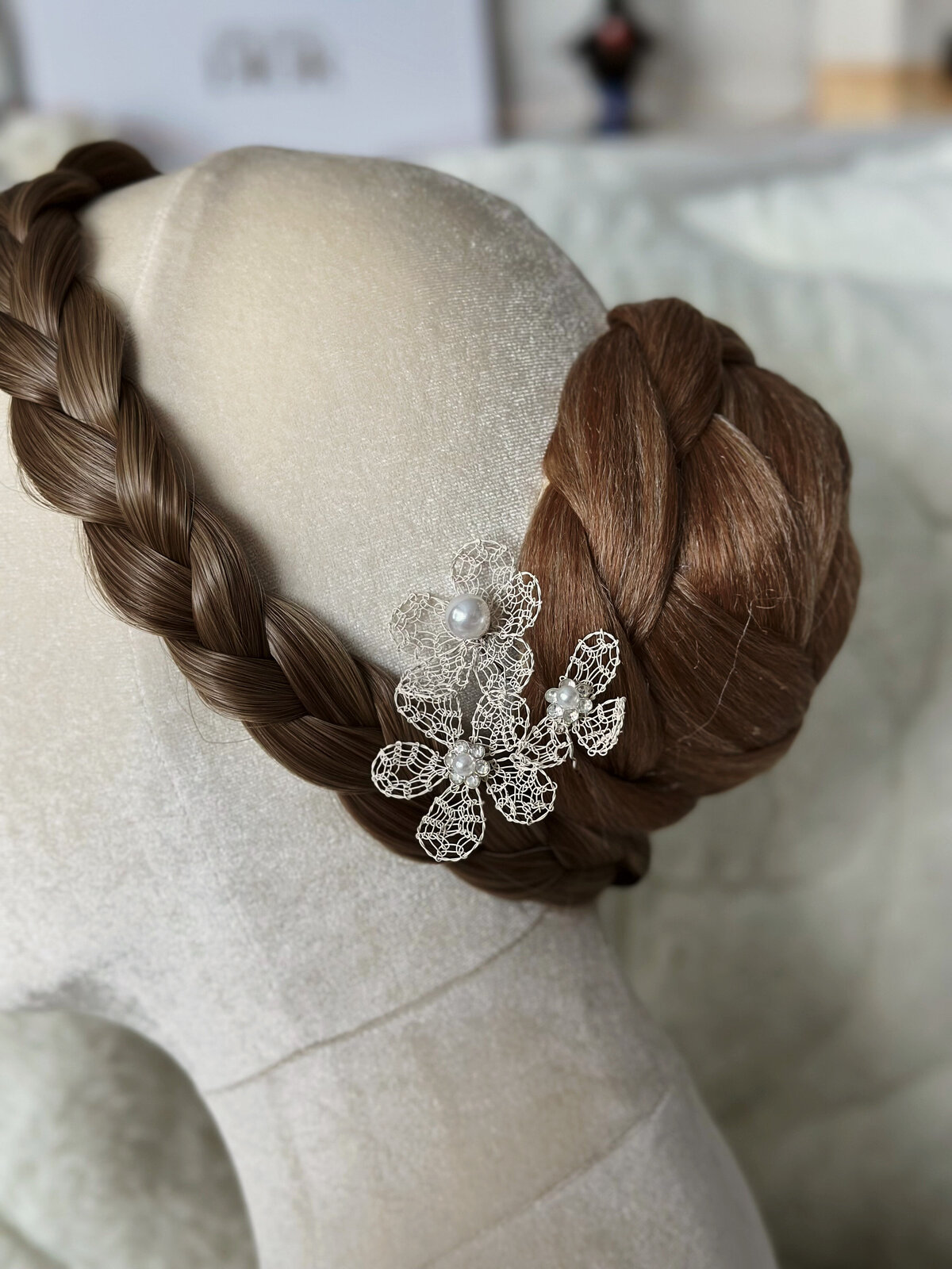 Elegant handmade hairpiece for brides, designed with attention to detail.