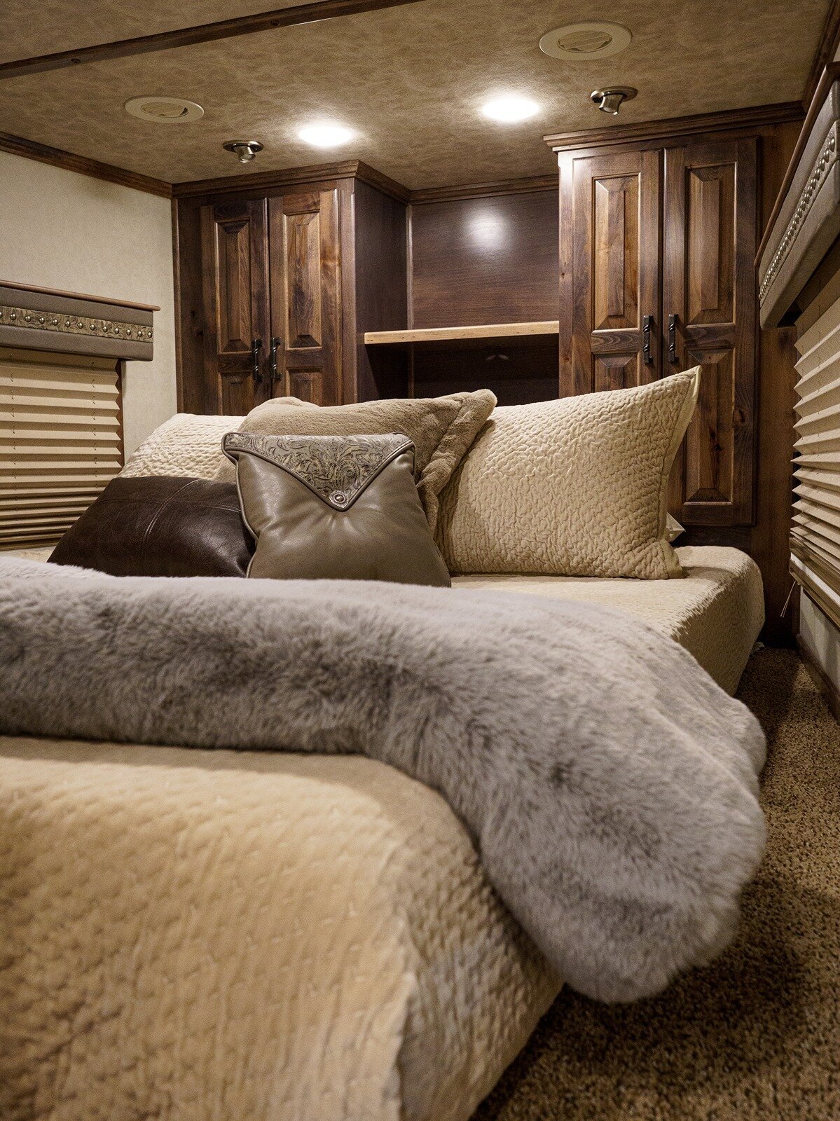 horse-trailer-conversion-interior-9