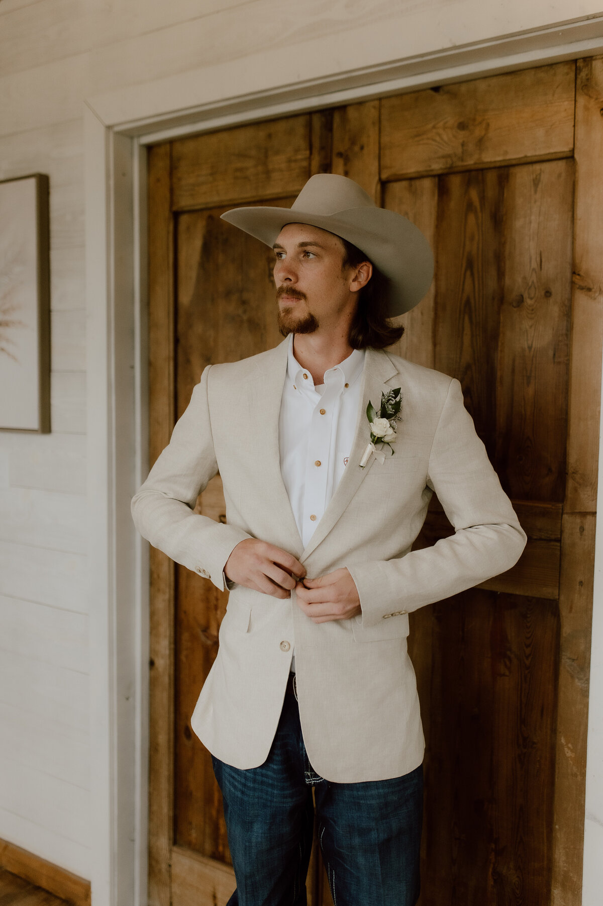 Sophisticated wedding day at Hummingbird Hill in College Station, Texas.