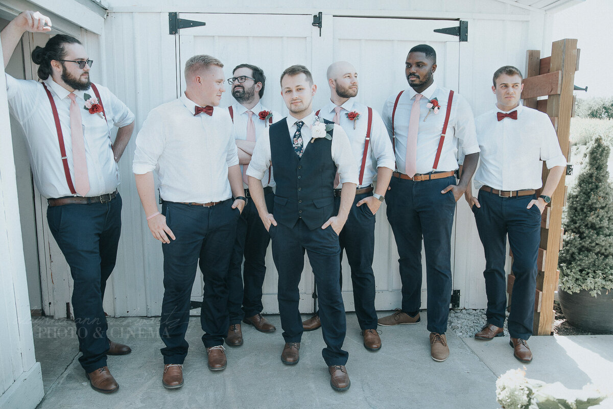 bridal party _ alaynna ann schwartz _ harpors vinyard _ iowa photographer _ playlife photography_0002
