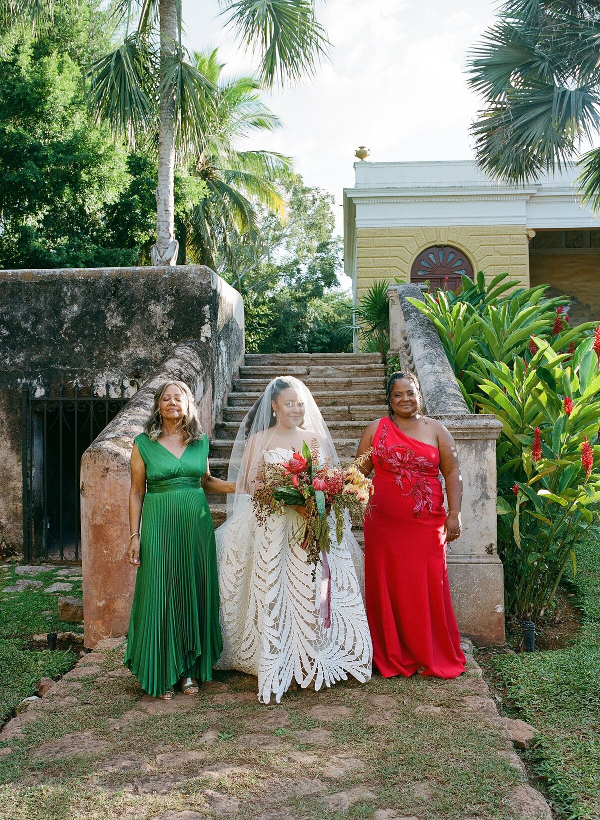 bride with veil in Mexico