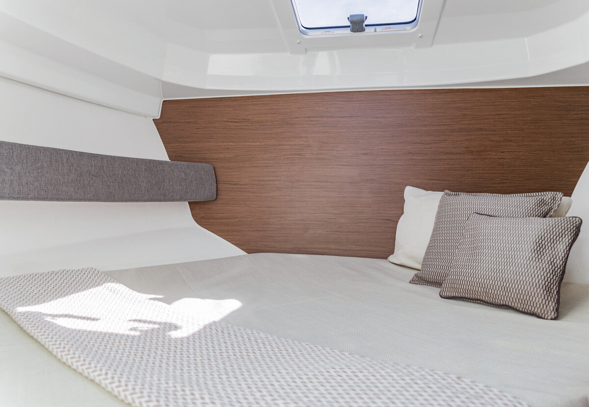 beneteau-antares-8-interior-5
