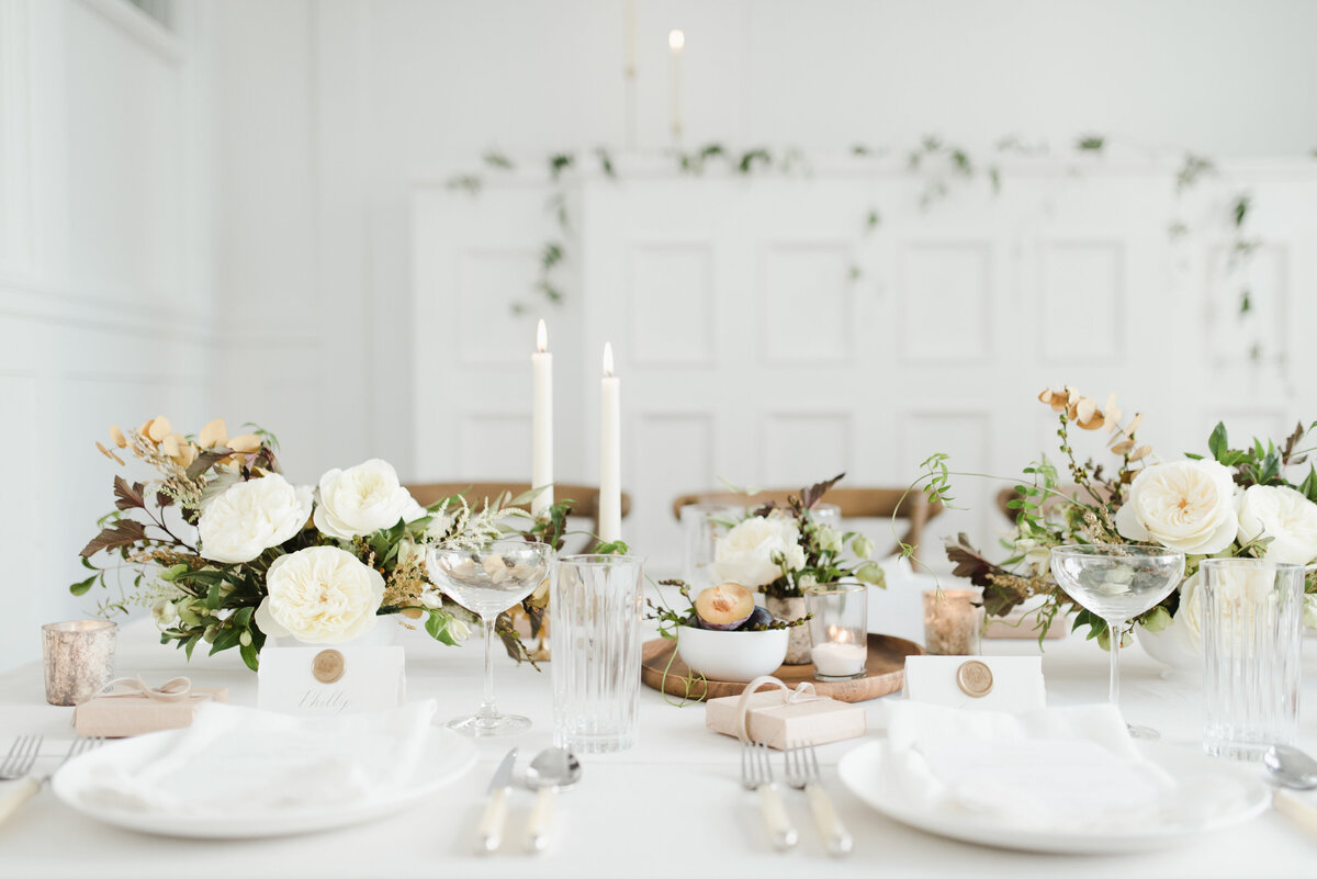 Earth-Tone-White-Wedding-Tablescape