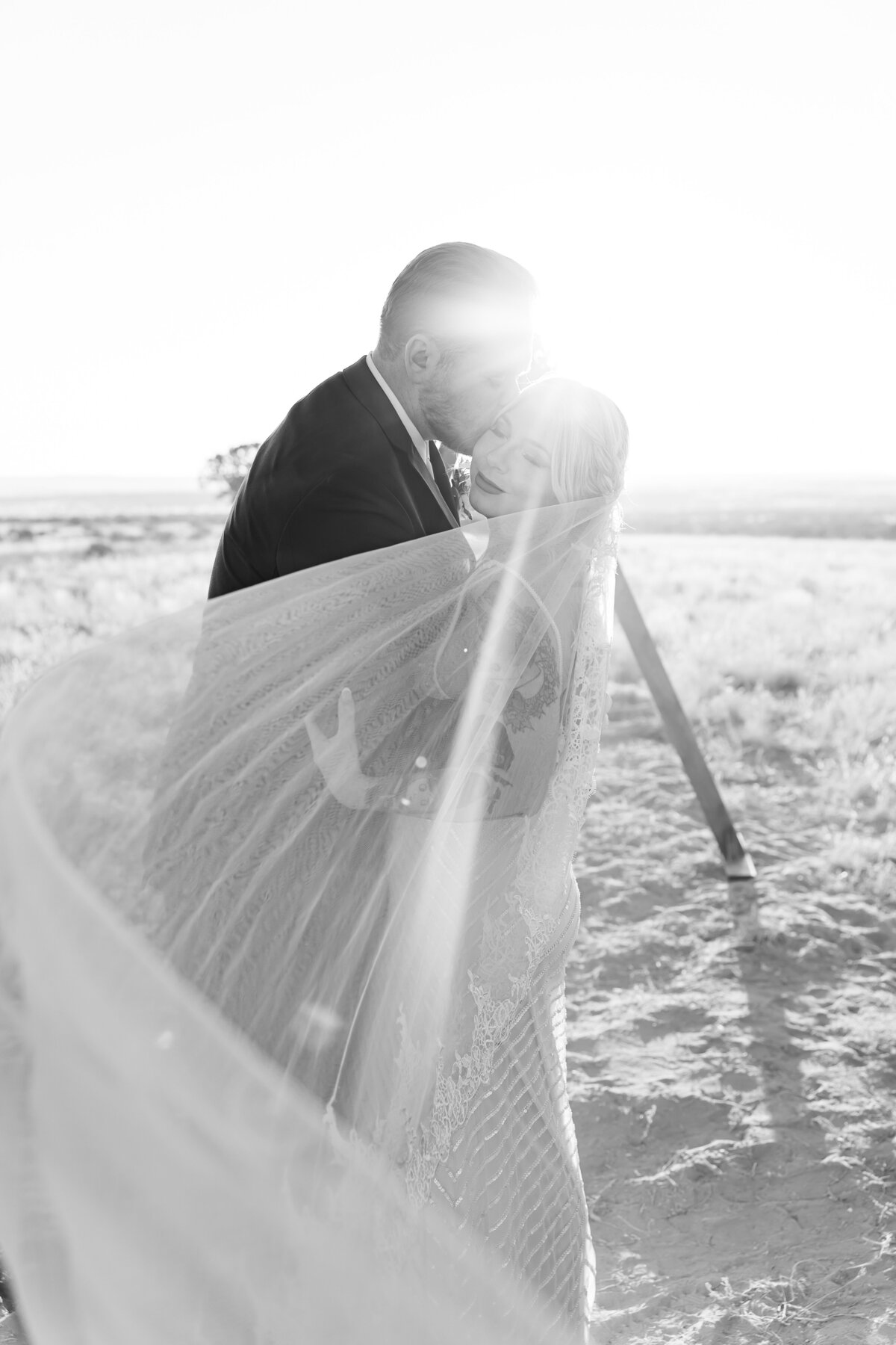 bride and groom in arizona