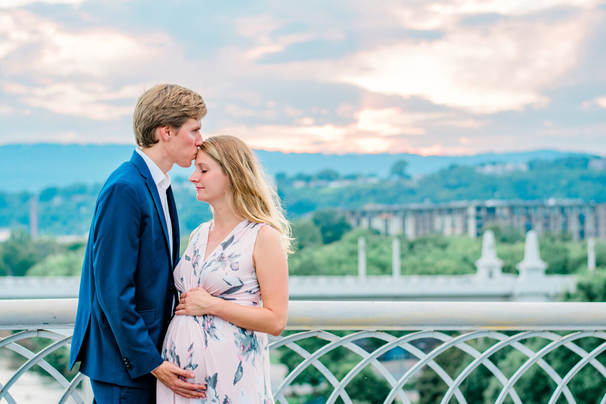 maternity session in downtown chattanooga