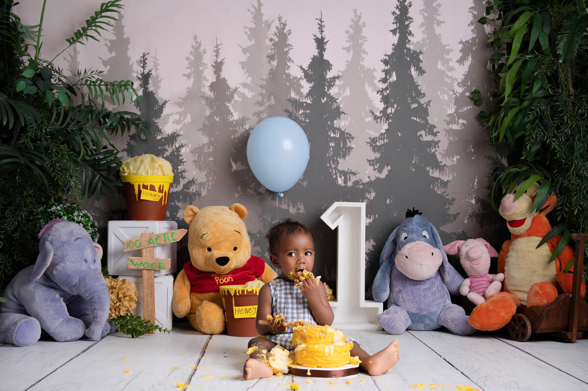 cake smash and splash in photostudio