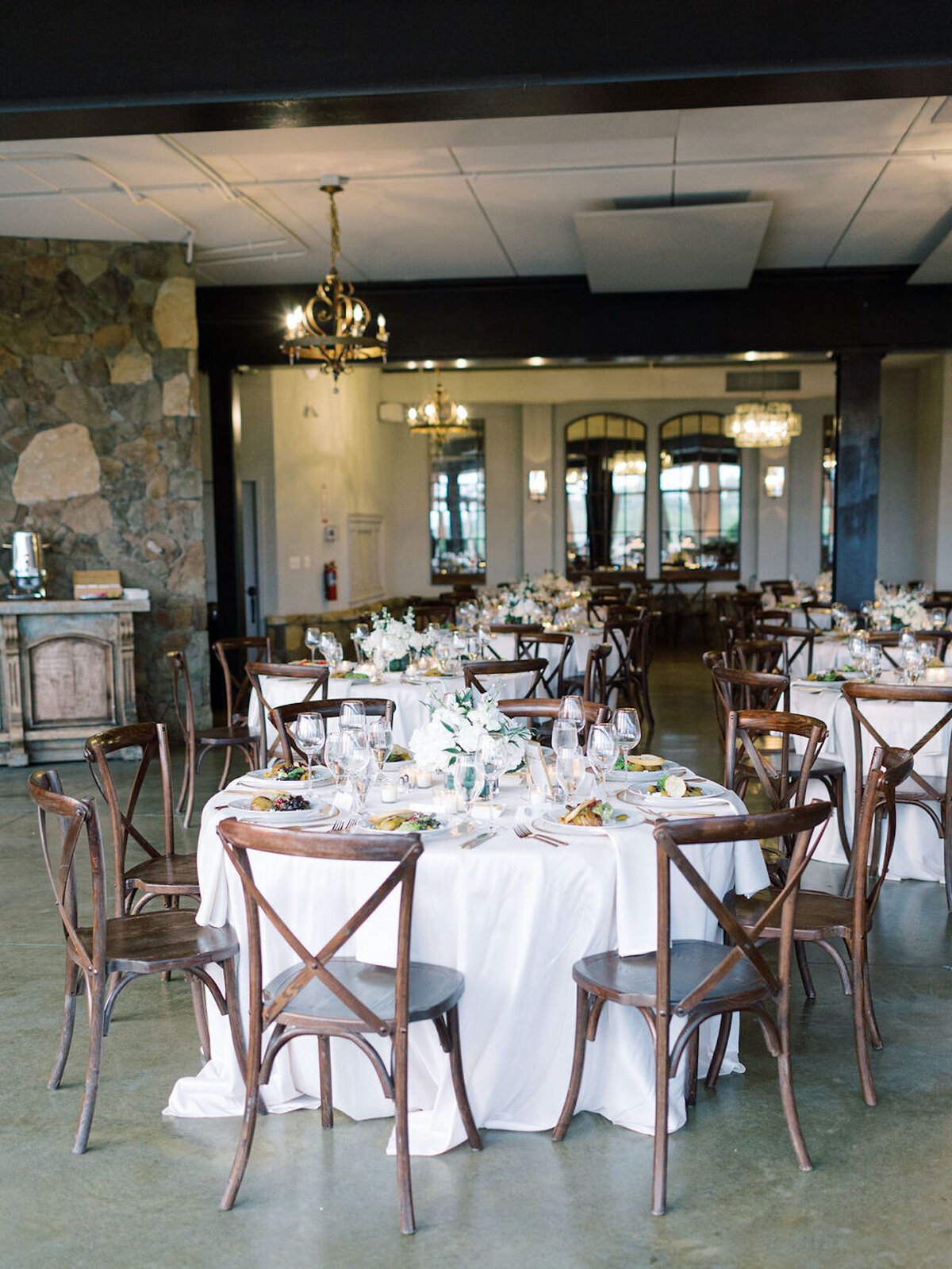 Megan-Brandon-Stone-Tower-Winery-Wedding-The-finer-points-event-planning-Kir2ben-photography00011