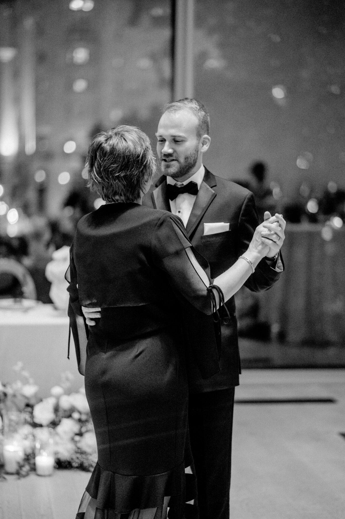 1538 Pascale and Nicolas NAC OBorn Room Wedding Downtown_Ottawa_Photography by Emma