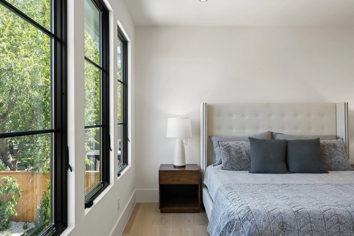 5505-woodrow-ave-bedroom-2