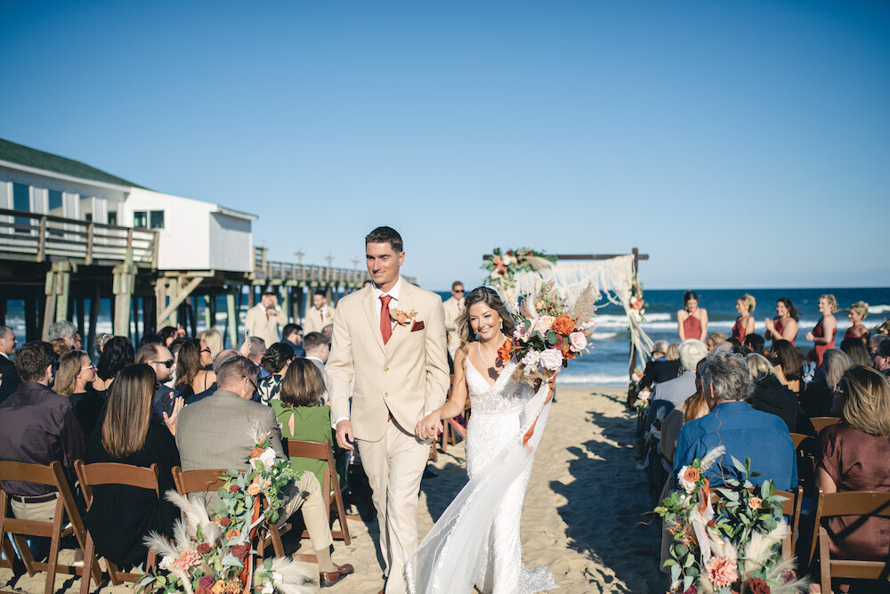 finer-points-coastal-kitty-hawk-pier-wedding00010