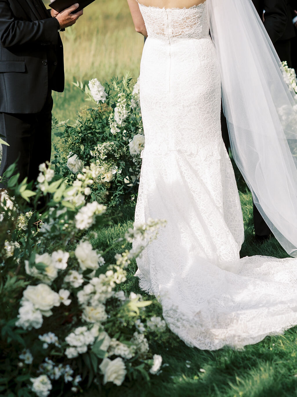 bride-dress-ceremony