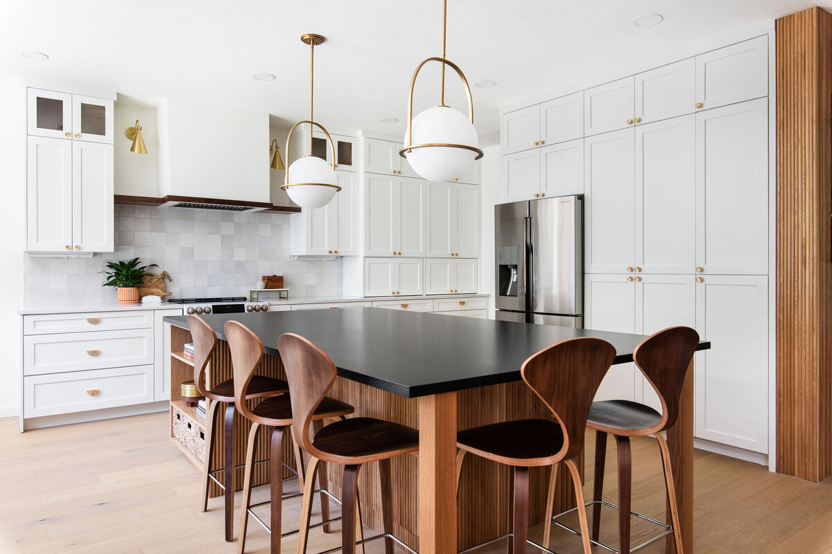 hello-home-luxury-modern-kitchen-island-black-granite-countertop-with-fluted-wood-paneling-austin-tx-5