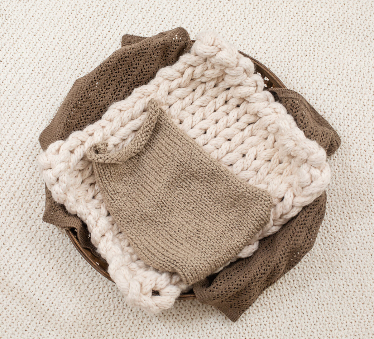 Newborn Props set-up including basket, blanket & wraps by laure photography | 08