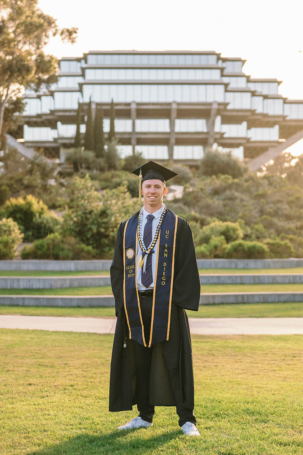 UCSD graduation photoshoot at Geisel Library