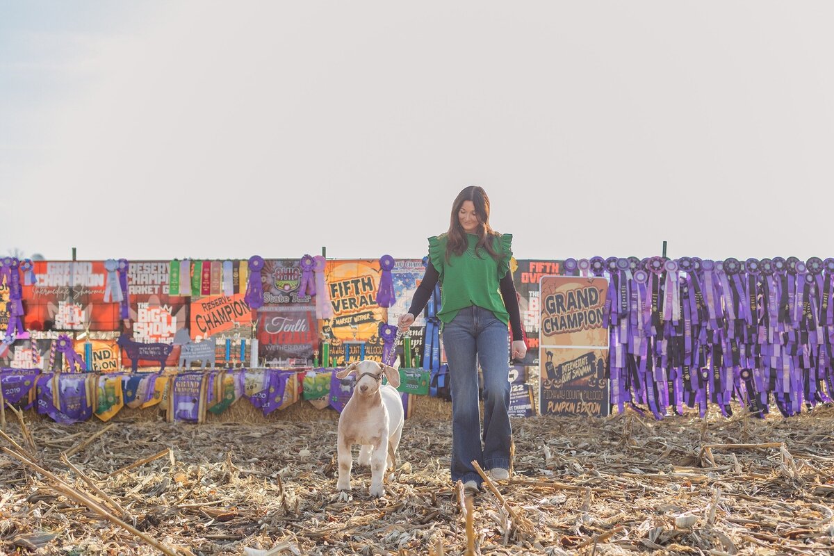 bree-ohio-goat-senior-photos-4