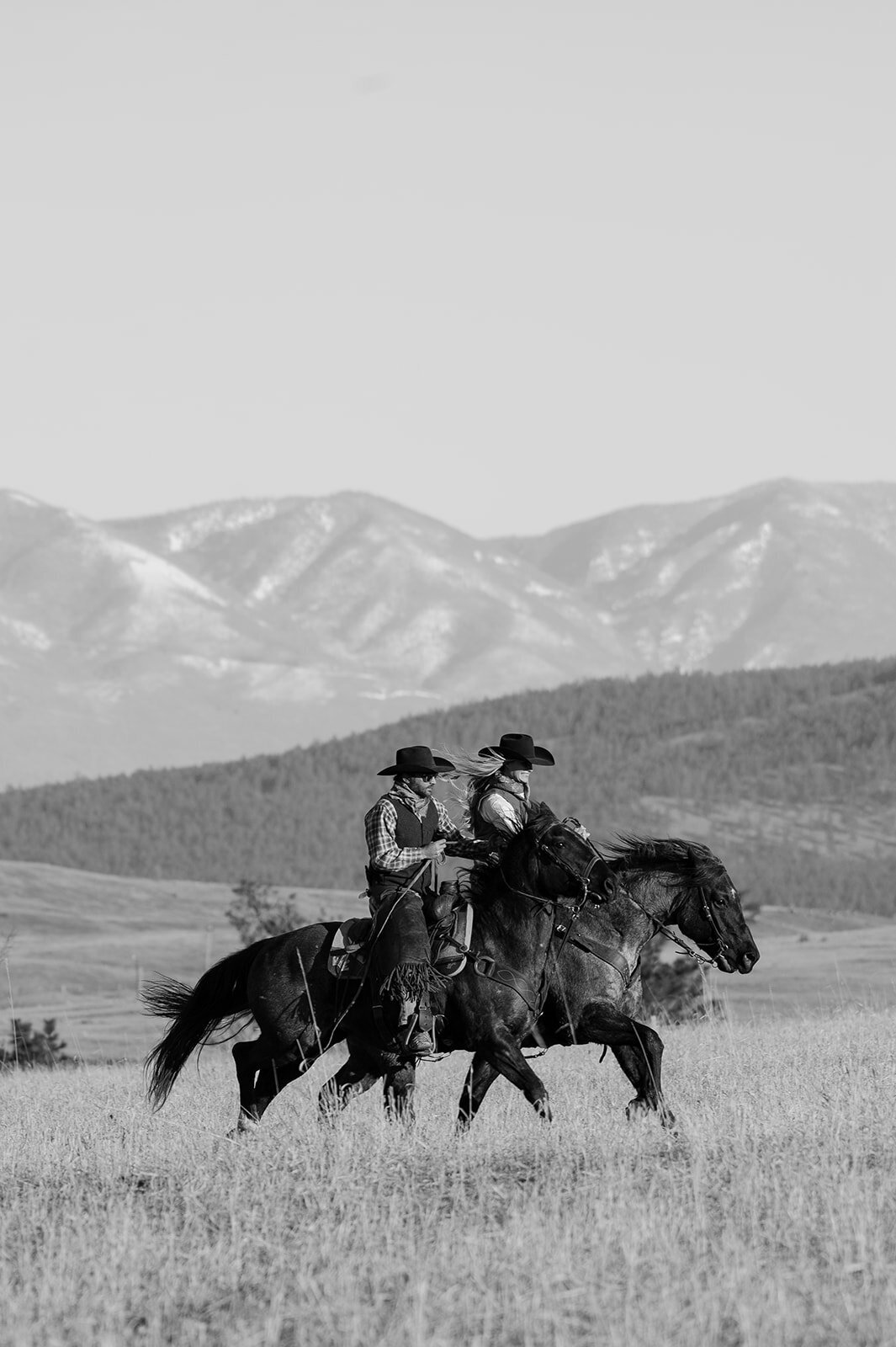 presley-gray-photo-montana-western-ranch-couples-photoshoot-1754
