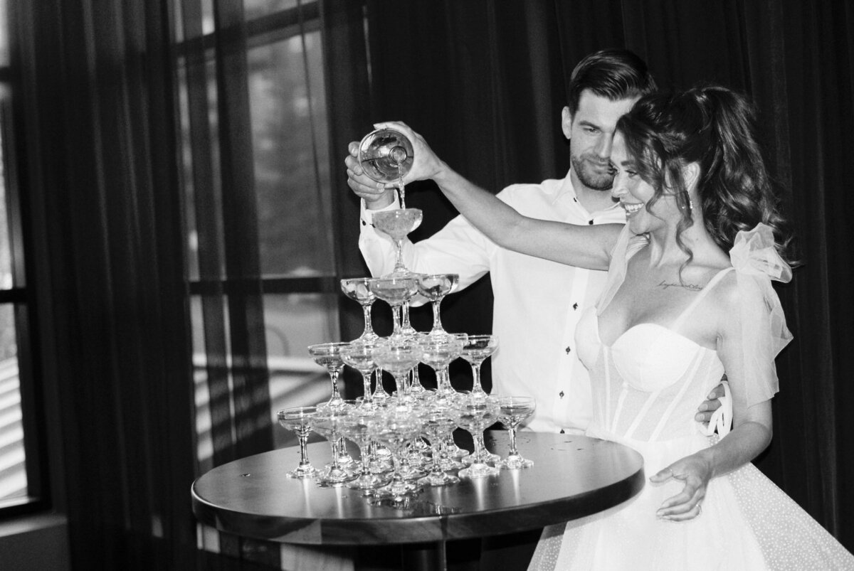 Photos by Canadian wedding and elopement photographer Sarah Rolles Photography