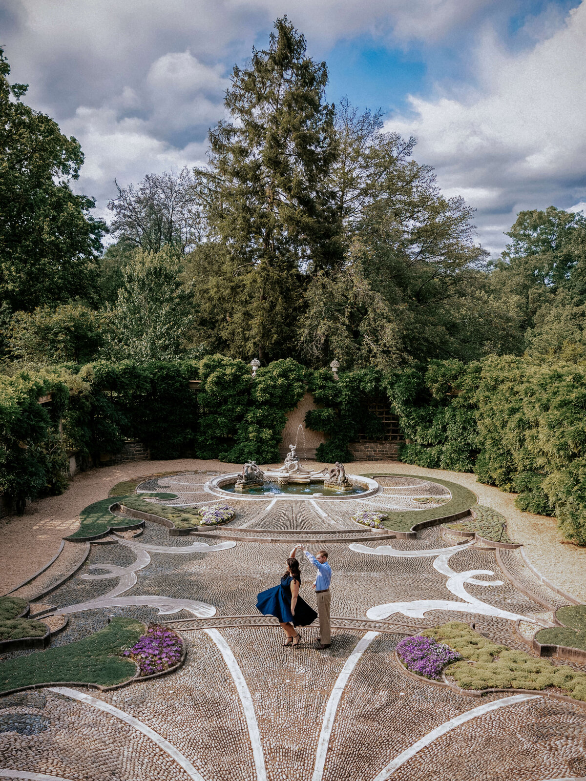 exquisite-secret-garden-engagement-photos