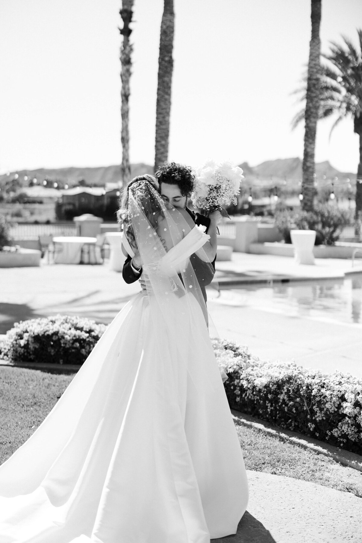 25_riskyexposure_marley-simon_las-vegas-elopement-photography