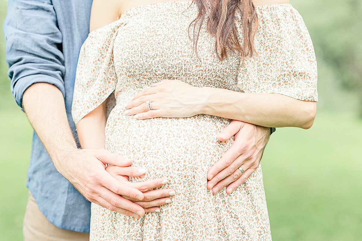 baby bump during maternity photo session at heard farm in Wayland Massachusetts with Sara Sniderman Photography