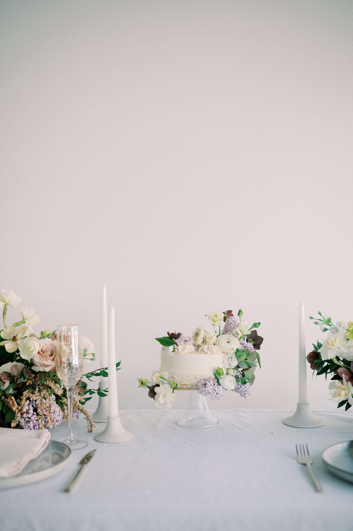 wedding cake and florals designed by Lancaster floral designer